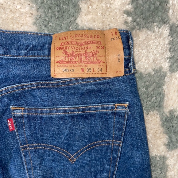 Vintage Levi’s Shorts - Picture 2 of 6